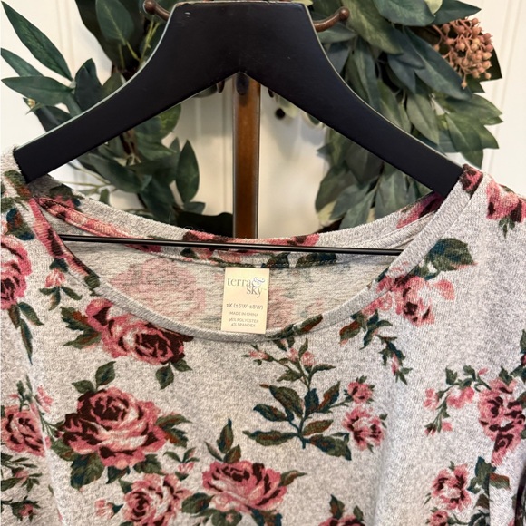 Terra & Sky Rose Floral Print Top Shirt with Ruffle Detail 1X 16W 18W - Picture 4 of 10